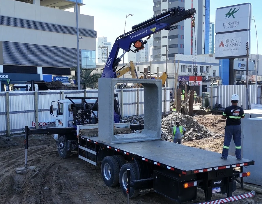 Munck em construção civil