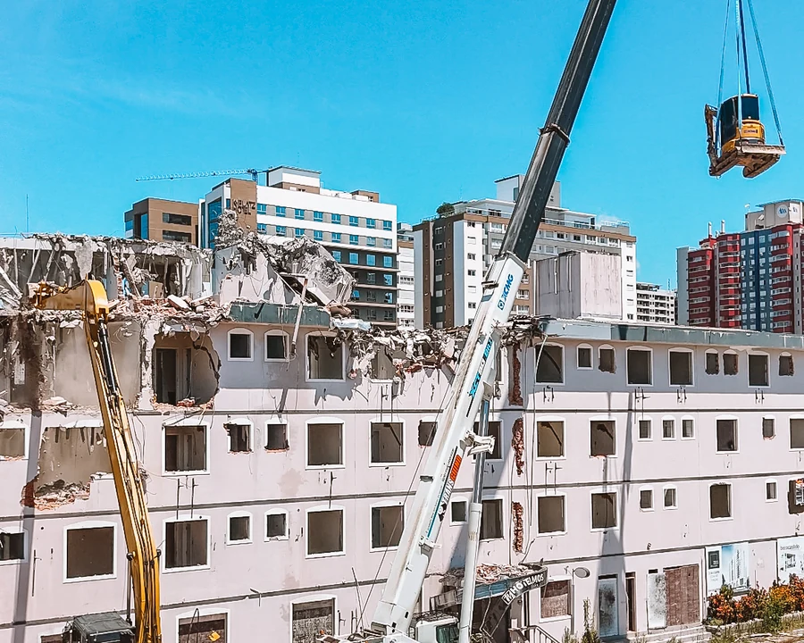 Guindaste em construção civil